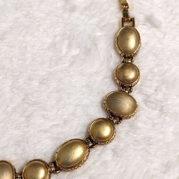 Vintage Liz Claiborne Brushed Goldtone Round & Oval Medallion Bracelet - Picture 9 of 10